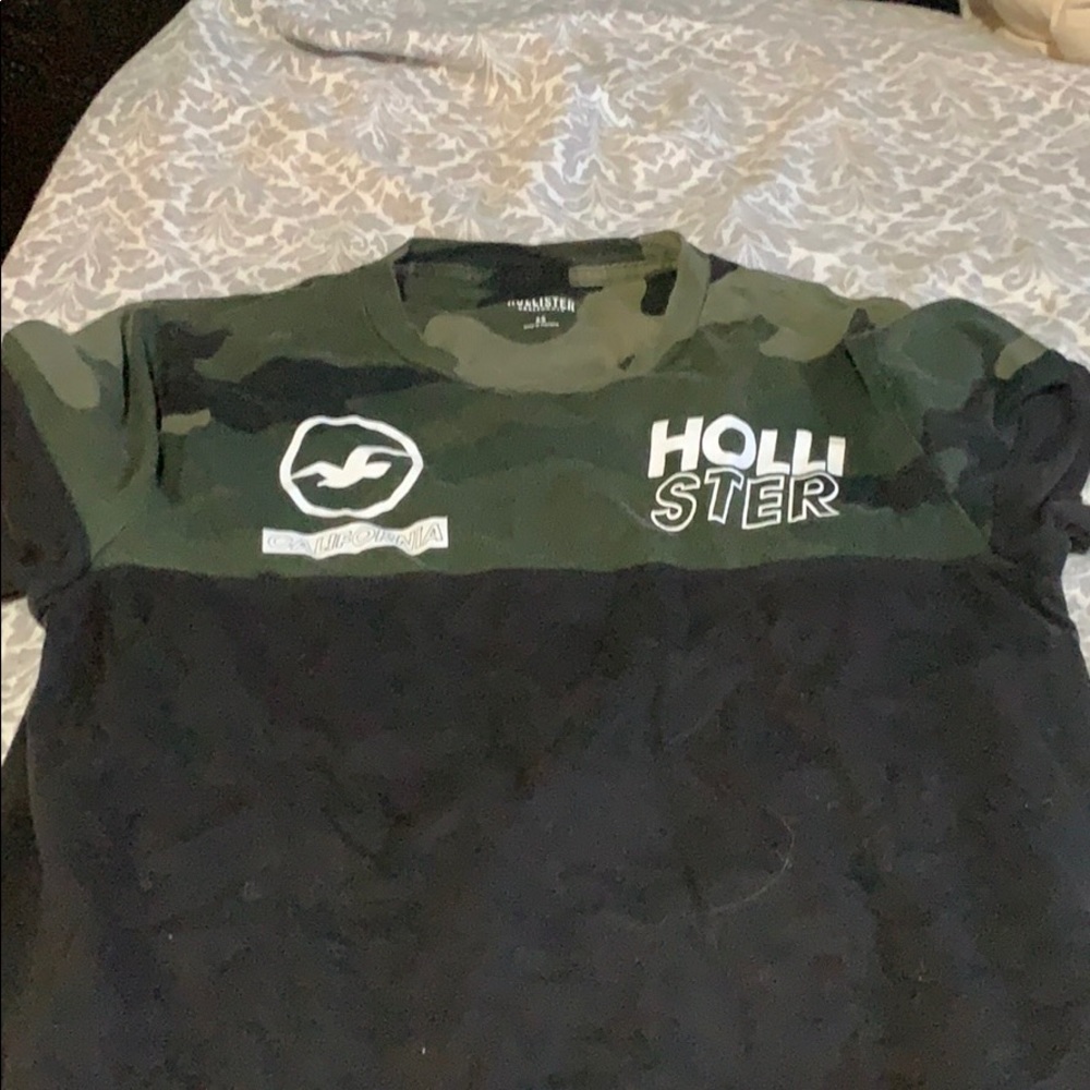 Hollister camo and black shirt size xs